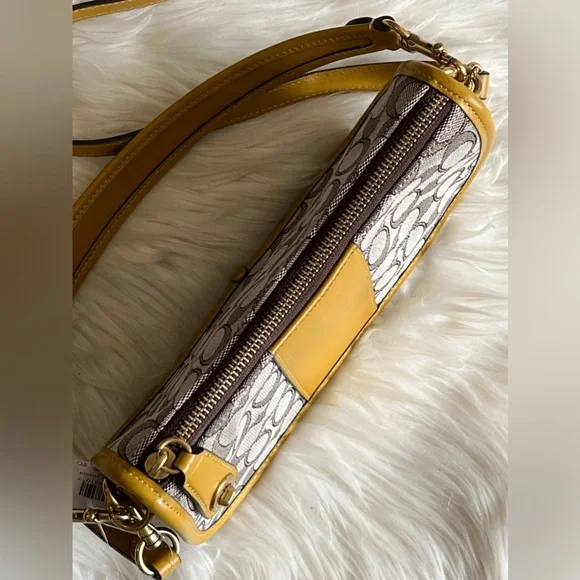 💰SOLD - CD678 - Coach Swinger in Signature Jacquard - Picture 8 of 11